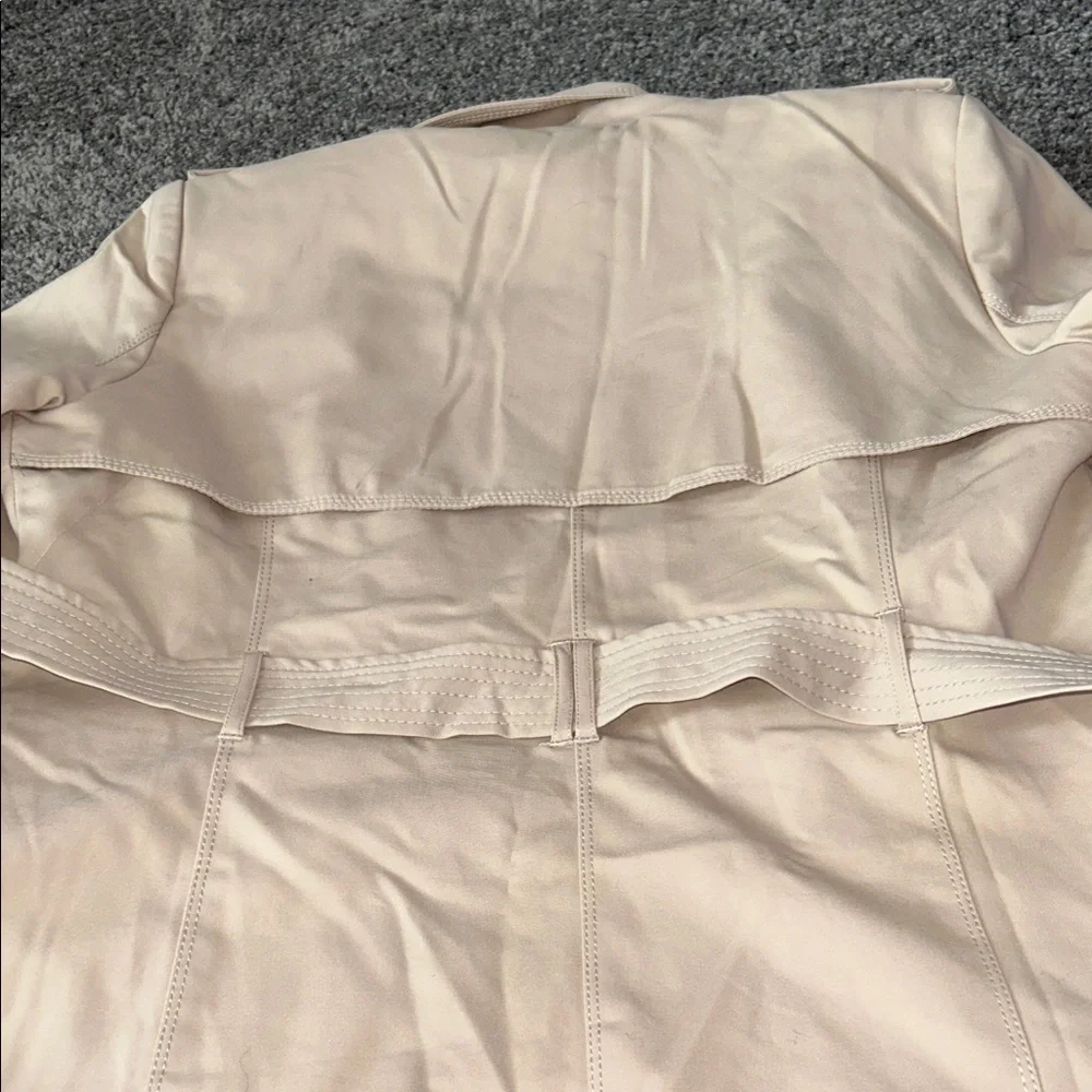 Elegant Cream Trench Coat for Women - Picture 13 of 13